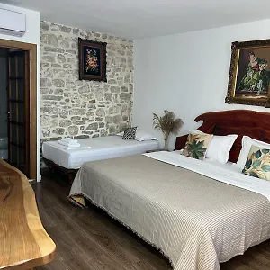Omer The Ottoman House Berati